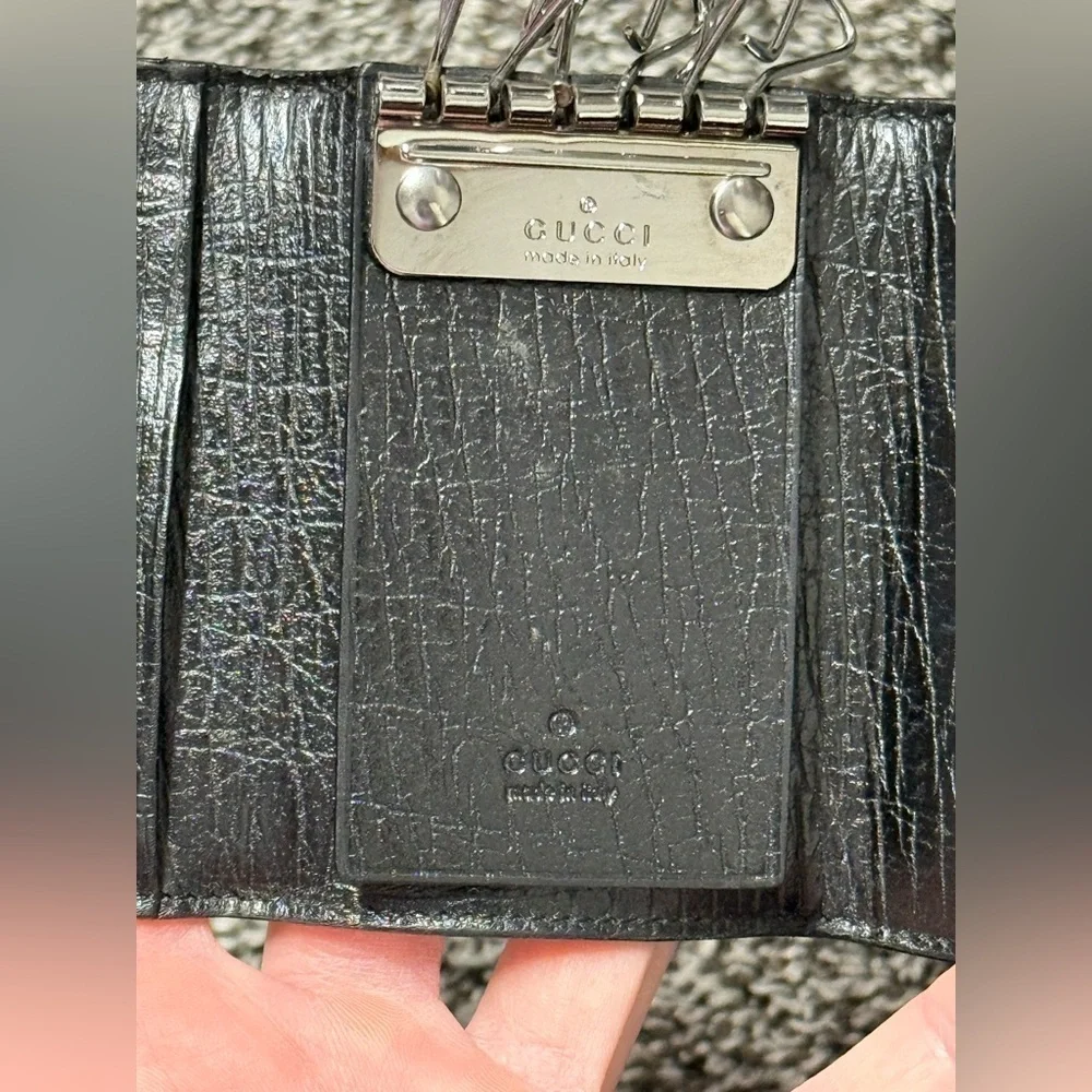 Gucci black/grey key holder
